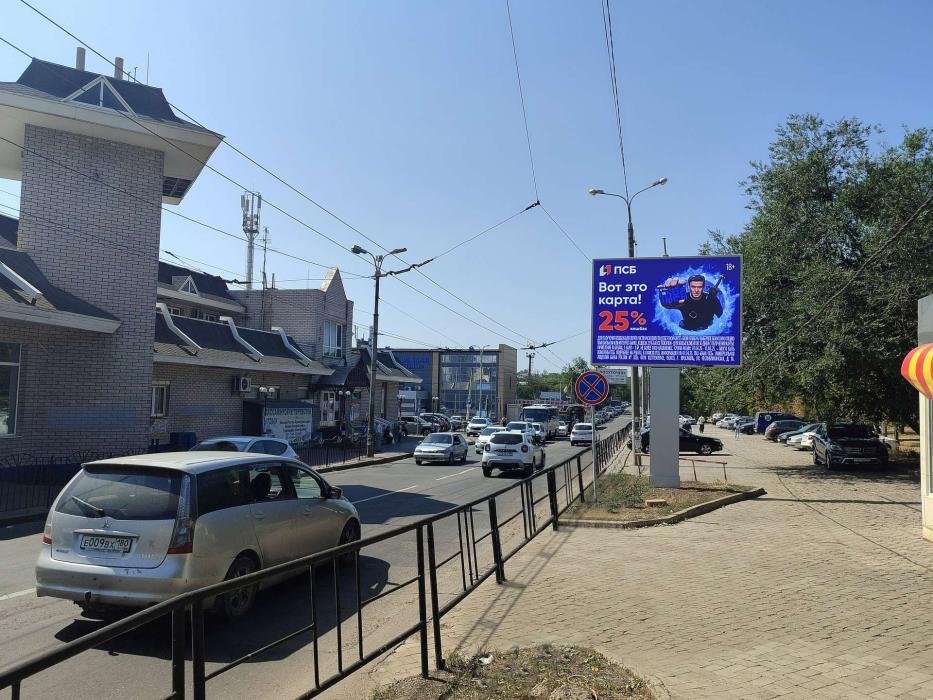 Экран 2,7х3,7, номер #1150 - г. Донецк, площадь Коммунаров, напротив д. 1А
